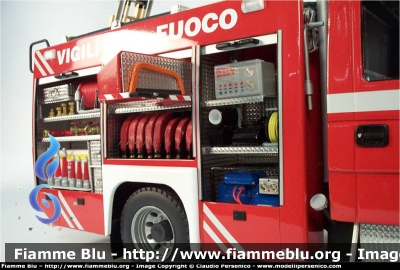 Iveco FireTech 190E31
Vigili del Fuoco
AutoPompaSerbatoio allestimento Iveco-Magirus - Anno 2002
Modello in scala 1:14
Parole chiave: Iveco FireTech_190E31