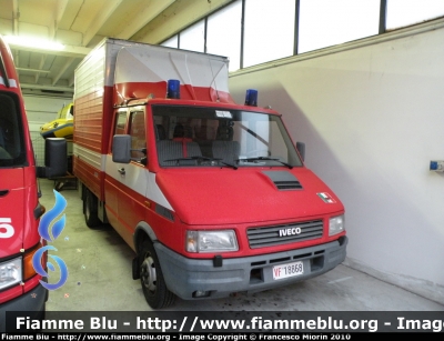 Iveco Daily II serie
Vigili del Fuoco
Comando Provinciale di Venezia
Distaccamento di Mestre (VE)
VF 18868

Si ringraziano
il Comandante Provinciale ing. Munaro 
e tutto il personale del Comando 
Parole chiave: Iveco Daily_IIserie VF18868 VF_Mestre