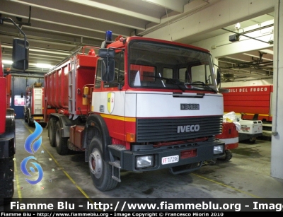 Iveco 330-26
Vigili del Fuoco
Comando Provinciale di Venezia
Distaccamento di Mestre (VE)
Scarrabile acqua potabile
VF 17296

Si ringraziano
il Comandante Provinciale ing. Munaro 
e tutto il personale del Comando
Parole chiave: Iveco 330-26 VF17296 