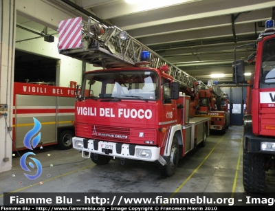 Iveco Magirus-Deutz 192D13
Vigili del Fuoco
Comando Provinciale di Venezia
Distaccamento di Mestre (VE)
AutoScala allestimento Iveco-Magirus
ex VVFV Silandro-Schlanders (BZ)
VF 25733

Si ringraziano
il Comandante Provinciale ing. Munaro 
e tutto il personale del Comando
Parole chiave: Iveco Magirus-Deutz 192D13 VF25733