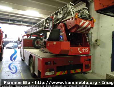 Iveco Magirus-Deutz 192D13
Vigili del Fuoco
Comando Provinciale di Venezia
Distaccamento di Mestre (VE)
AutoScala allestimento Iveco-Magirus
ex VVFV Silandro-Schlanders (BZ)
VF 25733

Si ringraziano
il Comandante Provinciale ing. Munaro 
e tutto il personale del Comando
Parole chiave: Iveco Magirus-Deutz 192D13 VF25733