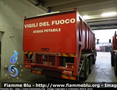 Iveco 330-26
Vigili del Fuoco
Comando Provinciale di Venezia
Distaccamento di Mestre (VE)
Scarrabile acqua potabile
VF 17296

Si ringraziano
il Comandante Provinciale ing. Munaro 
e tutto il personale del Comando
Parole chiave: Iveco 330-26 VF17296 