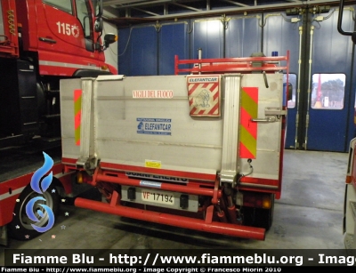 Iveco Zeta 65-12
Vigili del Fuoco
Comando Provinciale di Venezia
Distaccamento di Mestre (VE)
Carro Schiuma ex Polisoccorso
VF 17194

Si ringraziano
il Comandante Provinciale ing. Munaro 
e tutto il personale del Comando
Parole chiave: Iveco Zeta_65-12 VF17194