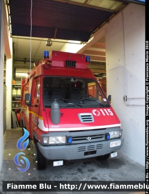 Renault B110
Vigili del Fuoco
Comando Provinciale di Venezia
Distaccamento di Mestre (VE)
Nucleo Operativo Chimico Speciale
Laboratorio Mobile Radioattività
VF 19171

Si ringraziano
il Comandante Provinciale ing. Munaro 
e tutto il personale del Comando
Parole chiave: Renault B110 VF19171