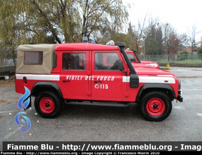 Land Rover Defender 110
Vigili del Fuoco
Distaccamento di Mestre (VE)
VF 26098

Si ringraziano
il Comandante Provinciale ing. Munaro 
e tutto il personale del Comando 
Parole chiave: Land_Rover Defender_110 VF26098 VF26097 VF_Mestre