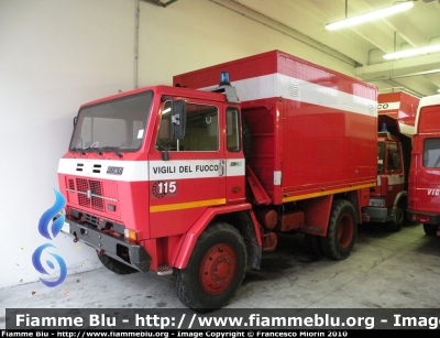 Iveco 90PC
Vigili del Fuoco
Comando Provinciale di Venezia
Distaccamento di Mestre (VE)
Carro Crolli - Sezione Operativa
VF 13357

Si ringraziano
il Comandante Provinciale ing. Munaro 
e tutto il personale del Comando 
Parole chiave: Iveco 90PC VF13357