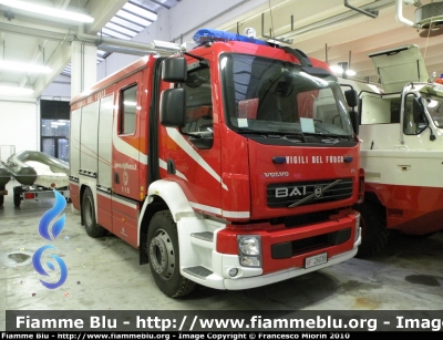 Volvo FL 280 III serie
Vigili del Fuoco
Comando Provinciale di Venezia
Distaccamento di Mestre (VE)
AutoPompaSerbatoio
VF 26038

Si ringraziano
il Comandante Provinciale ing. Munaro 
e tutto il personale del Comando 
Parole chiave: Volvo FL_280_IIIserie VF26038 APS VF_Mestre