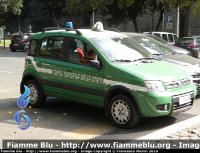 Fiat Nuova Panda 4x4 Climbing
Corpo Forestale dello Stato
CFS 744 AE
Parole chiave: Fiat Nuova_Panda_4x4_Climbing CFS744AE