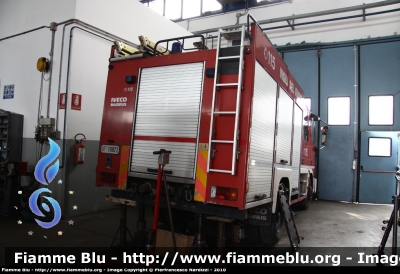 Iveco CityEuroFire 100E21 I serie
Vigili del Fuoco
AutoPompaSerbatoio allestimento Iveco-Magirus
fotografata presso l'officina Iveco Luigi Ferrari
VF 19872
Parole chiave: Iveco CityEuroFire_100E21_Iserie VF19872