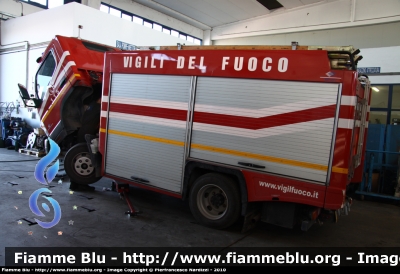 Mitsubishi Canter II serie
Vigili del Fuoco
AutoPompaSerbatoio allestimento Bai
fotografata presso l'officina Iveco Luigi Ferrari
VF 25222
Parole chiave: Mitsubishi Canter_IIserie VF25222