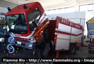 Mitsubishi Canter II serie
Vigili del Fuoco
AutoPompaSerbatoio allestimento Bai
fotografata presso l'officina Iveco Luigi Ferrari
VF 25222
Parole chiave: Mitsubishi Canter_IIserie VF25222