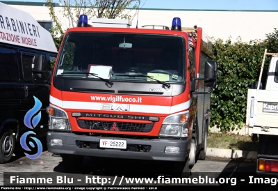 Mitsubishi Canter II serie
Vigili del Fuoco
AutoPompaSerbatoio allestimento Bai
fotografata presso l'officina Iveco Luigi Ferrari
VF 25222
Parole chiave: Mitsubishi Canter_IIserie VF25222