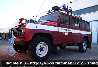 Land Rover Defender 110
Vigili del Fuoco
Comando Provinciale di Livorno
fotografata presso l'officina Iveco Luigi Ferrari
VF 18512
Parole chiave: Land-Rover Defender_110 VF18512