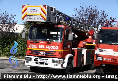 Iveco EuroFire 150E27 I serie
Vigili del Fuoco
Comando Provinciale di Salerno
AutoScala da 27 metri allestimento Iveco-Magirus
fotografata presso l'officina Iveco Luigi Ferrari
VF 19426
Parole chiave: Iveco EuroFire_150E27_Iserie VF19426