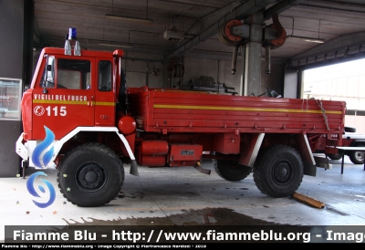 Iveco 80-17
Vigili del Fuoco
Comando Provinciale di Firenze
VF 21729
Parole chiave: Iveco 80-17 VF21729