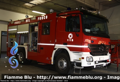 Mercedes-Benz Actros 1832 II serie
Vigili del Fuoco
Comando Provinciale di Firenze
AutoPompaSerbatoio bimodale (strada-rotaia) allestimento Bai
VF 24125
Parole chiave: Mercedes-Benz Actros_1832_IIserie VF24125