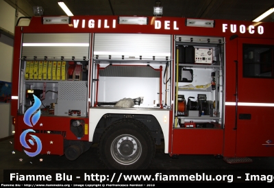 Mercedes-Benz Actros 1832 II serie
Vigili del Fuoco
Comando Provinciale di Firenze
AutoPompaSerbatoio bimodale (strada-rotaia) allestimento Bai
Vani laterali destra
VF 24125
Parole chiave: Mercedes-Benz Actros_1832_IIserie VF24125