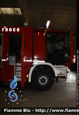 Mercedes-Benz Actros 1832 II serie
Vigili del Fuoco
Comando Provinciale di Firenze
AutoPompaSerbatoio bimodale (strada-rotaia) allestimento Bai
VF 24125
Parole chiave: Mercedes-Benz Actros_1832_IIserie VF24125