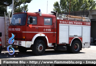 Iveco 180-24
Vigili del Fuoco
Comando provinciale di Lucca
VF 15582
Parole chiave: Iveco 180-24 VF15582