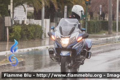 Bmw R1200RT II serie
Polizia di Stato
Polizia Stradale
in scorta alla Tirreno-Adriatico 2023
Moto 01 - Bandiera Verde
POLIZIA G2885
Parole chiave: Bmw R1200RT_IIserie POLIZIAG2885