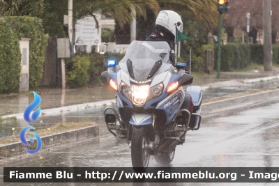 Bmw R1200RT II serie
Polizia di Stato
Polizia Stradale
in scorta alla Tirreno-Adriatico 2023
Moto 01 - Bandiera Verde
POLIZIA G2885
Parole chiave: Bmw R1200RT_IIserie POLIZIAG2885