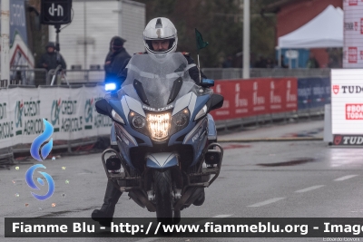 Bmw R1200RT II serie
Polizia di Stato
Polizia Stradale
in scorta alla Tirreno-Adriatico 2023
Moto 01 - Bandiera Verde
POLIZIA G2885
Parole chiave: Bmw R1200RT_IIserie POLIZIAG2885