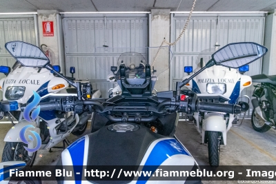 Yamaha Tracer 700 II serie
Polizia Locale Venezia
Allestimento: Bertazzoni
Codice Mezzo: 24
POLIZIA LOCALE YA 04208
Parole chiave: Yamaha Tracer_700_IIserie POLIZIALOCALEYA04208