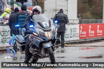 Bmw R1200RT II serie
Polizia di Stato
Polizia Stradale
in scorta alla Tirreno-Adriatico 2023
Moto 06
Parole chiave: Bmw R1200RT_IIserie