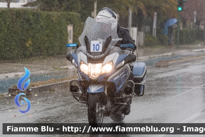 Bmw R1200RT II serie
Polizia di Stato
Polizia Stradale
in scorta alla Tirreno-Adriatico 2023
Moto 10
Parole chiave: Bmw R1200RT_IIserie