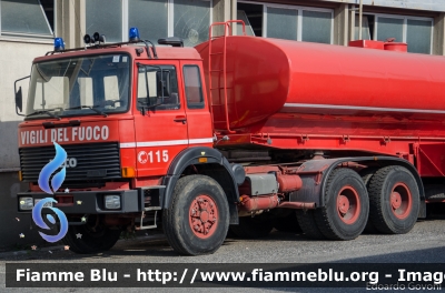 Iveco 330-35
Vigili del Fuoco
Scola Formazione Operativa
Montelibretti
VF 15879
Parole chiave: Iveco 330-35 VF15879