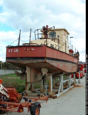 MotoBarcaPompa 48
Vigili del Fuoco
Comando di Livorno
VF 48 "Semprini"
La barca è da qualche anno accantonata presso il comando provinciale
Parole chiave: MotoBarcaPompa_VF48