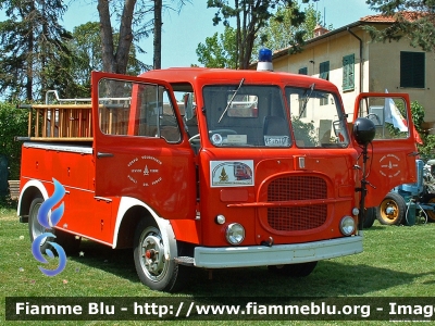 Fiat 645N
Vigili del Fuoco
Distretto di Pergine Valsugana
Corpo Volontario di Levico Terme (TN)
Conservato presso il museo di Bellavista (PT)
VF H10 TN
Parole chiave: Fiat 645N VFH10TN