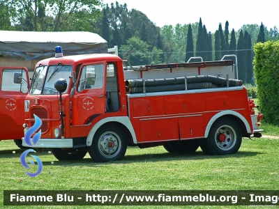 Fiat 645N
Vigili del Fuoco
Distretto di Pergine Valsugana
Corpo Volontario di Levico Terme (TN)
Conservato presso il museo di Bellavista (PT)
VF H10 TN
Parole chiave: Fiat 645N VFH10TN