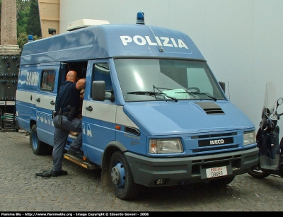 Iveco Daily II serie
Polizia Di Stato
Centro Nautico e Sommozzatori
Parole chiave: Iveco Daily_IIserie PoliziaD9669 Festa_della_polizia_2005