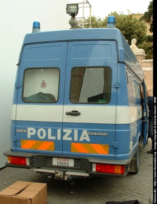 Iveco Daily II serie
Polizia Di Stato
Centro Nautico e Sommozzatori
Parole chiave: Iveco Daily_IIserie PoliziaD9669 Festa_della_polizia_2005