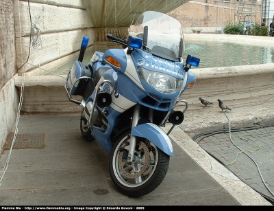 Bmw r850rt II serie
Polizia di Stato
Polizia Stradale
Parole chiave: Bmw r850rt_IIserie Polizia Festa_della_Polizia_2005