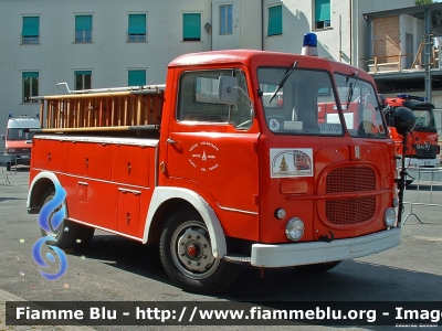 Fiat 645N
Vigili del Fuoco
Distretto di Pergine Valsugana
Corpo Volontario di Levico Terme (TN)
Conservato presso il museo di Bellavista (PT)
VF H10 TN
Parole chiave: Fiat 645N VFH10TN