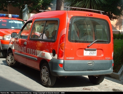 Renault Kangoo I serie
Vigili del Fuoco
Comando di Pisa
VF 20201
Parole chiave: Renault Kangoo_Iserie VF20201 Giornate_della_Protezione_Civile_Pisa_2006