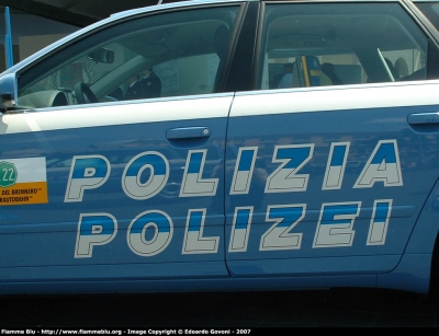 Audi A4 Avant IV serie
Polizia Stradale in servizio sull'autostrada del Brennero A22
Seconda Fornitura
Particolare della scritta bilingue
Polizia F4686
Parole chiave: Audi A4_Avant_IVserie PoliziaF4686 Festa_della_Polizia_2007