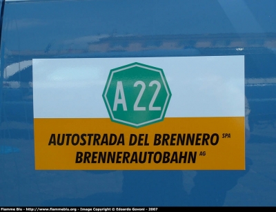 Audi A4 Avant IV serie
Polizia Stradale in servizio sull'autostrada del Brennero A22
Seconda Fornitura
Particolare dello stemma societario
Polizia F4686
Parole chiave: Audi A4_Avant_IVserie PoliziaF4686 Festa_della_Polizia_2007