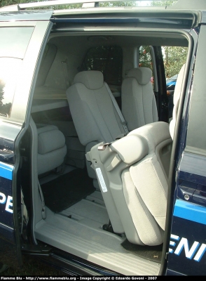 Kia Carnival
Polizia Penitenziaria
Autovettura Utilizzata dal Nucleo Radiomobile per i Servizi Istituzionali
Particolare dell'Abitacolo Interno
POLIZIA PENITENZIARIA 490 AE
Parole chiave: Kia Carnival PoliziaPenitenziaria490AE Cieli_Vibranti_di_Musica_e_Stelle_2007