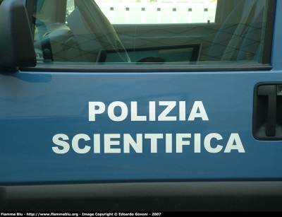 Fiat Scudo III serie
Polizia Scientifica - Automezzo allestito dalla concessionaria Fiat di Viareggio come regalo per la questura della città versiliese - Un sentito ringraziamento agli agenti della polizia scientifica di Viareggio per averci permesso questi scatti
Parole chiave: Fiat Scudo_IIIserie Polizia_F5781