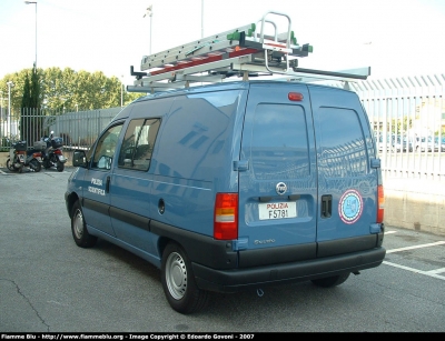 Fiat Scudo III serie
Polizia Scientifica - Automezzo allestito dalla concessionaria Fiat di Viareggio come regalo per la questura della città versiliese - Un sentito ringraziamento agli agenti della polizia scientifica di Viareggio per averci permesso questi scatti
Parole chiave: Fiat Scudo_IIIserie Polizia_F5781