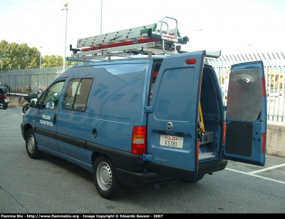 Fiat Scudo III serie
Polizia Scientifica - Automezzo allestito dalla concessionaria Fiat di Viareggio come regalo per la questura della città versiliese - Un sentito ringraziamento agli agenti della polizia scientifica di Viareggio per averci permesso questi scatti
Parole chiave: Fiat Scudo_IIIserie Polizia_F5781