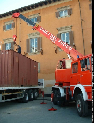 Fiat 697NP
Vigili del Fuoco
Comando Provinciale di Pisa
AutoGru da 16 ton allestimento Cristanini
Esemplare fuori servizio
VF 10219
Parole chiave: Fiat 697NP VF10219 Giornate_della_Protezione_Civile_Pisa_2007