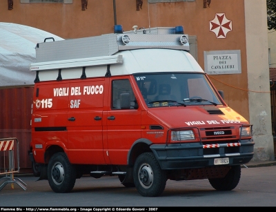 Iveco Daily 40-10 4x4 II serie
Vigili del Fuoco
Nucleo Saf
Comando di Pisa
Parole chiave: Iveco Daily_40-10_4x4_IIserie VF19924 Giornate_della_Protezione_Civile_Pisa_2007