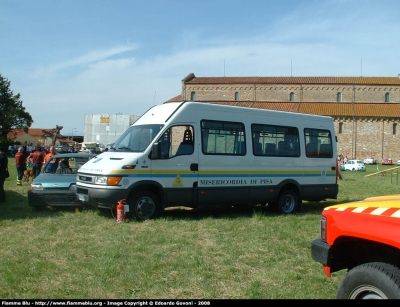 Iveco Daily III serie
72 - Misericordia di Pisa
La foto ritrae il pulmino durante l'edizione 2008 dell'emergency day dove è stato utilizzato nella simulazione di una maxi emergenza, lo scontro tra un pulmino con 15 disabili a bordo, e un autovettura occupata da 2 persone.
Parole chiave: Iveco Daily_IIIserie 118_Pisa Misericordia_Pisa Servizi_Sociali