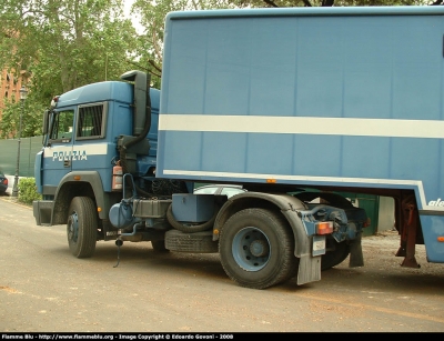 Iveco TurboStar 190-42
Polizia di Stato
Reparto a cavallo
Parole chiave: Iveco TurboStar_190-42 Polizia78501 Festa_della_polizia_2008