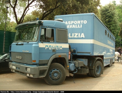 Iveco TurboStar 190-42
Polizia di Stato
Reparto a cavallo
Parole chiave: Iveco TurboStar_190-42 Polizia78501 Festa_della_polizia_2008