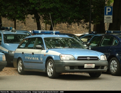 Subaru Legacy AWD I serie
Polizia di Stato
Da segnalare la piccola antenna magnetica collocata dietro alla barra lampeggiante
Parole chiave: Subaru Legacy AWD I serie Festa_della_Polizia_2008 D9962